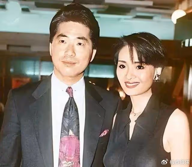 只脫不露的風月皇后,與男友相守26年不婚不育,如今孤獨終老