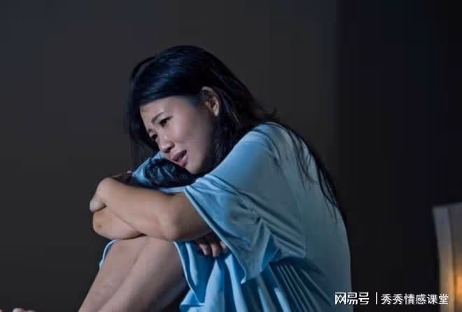故事:月子期間婆婆崴腳,丈夫回家照顧,出月子看婆婆才明白真相