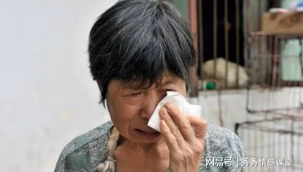 故事:月子期間婆婆崴腳,丈夫回家照顧,出月子看婆婆才明白真相