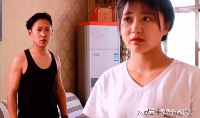 故事:女子跟男閨蜜出去旅遊,老公賣房要離婚,留下她在雨里痛哭