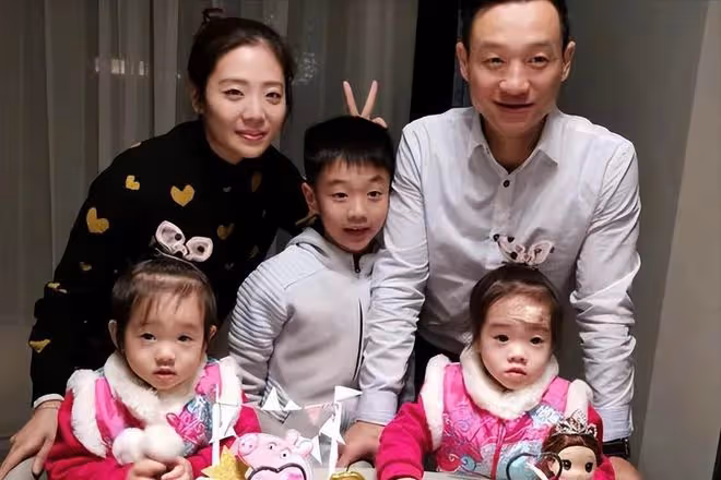 楊威曝婚變後回應:15年婚姻艱難,三觀不同溝通困難,工資全上交