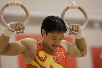 楊威曝婚變後回應:15年婚姻艱難,三觀不同溝通困難,工資全上交