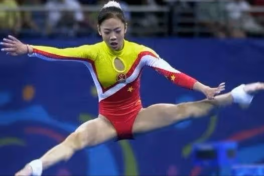 楊威曝婚變後回應:15年婚姻艱難,三觀不同溝通困難,工資全上交