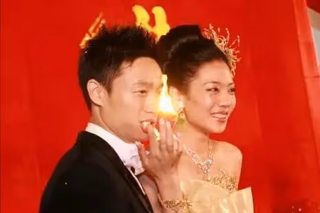 楊威曝婚變後回應:15年婚姻艱難,三觀不同溝通困難,工資全上交