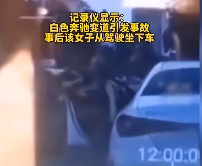 青島奔馳女酒駕出事故!現場無理撒潑,揚言:我懷孕了,誰敢動我
