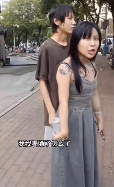 青島奔馳女酒駕出事故!現場無理撒潑,揚言:我懷孕了,誰敢動我
