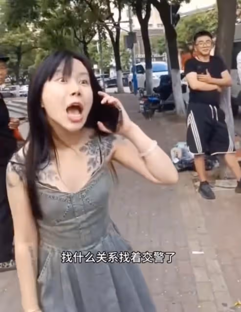 青島奔馳女酒駕出事故!現場無理撒潑,揚言:我懷孕了,誰敢動我