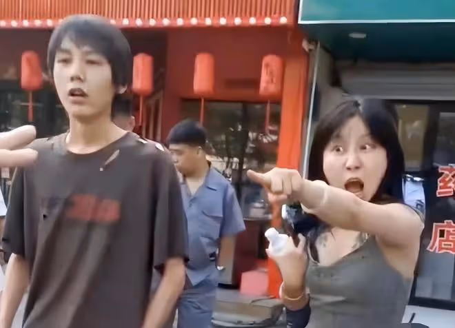 青島奔馳女酒駕出事故!現場無理撒潑,揚言:我懷孕了,誰敢動我