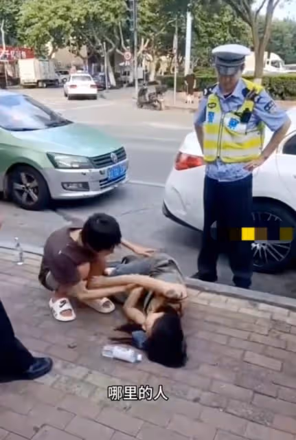 青島奔馳女酒駕出事故!現場無理撒潑,揚言:我懷孕了,誰敢動我
