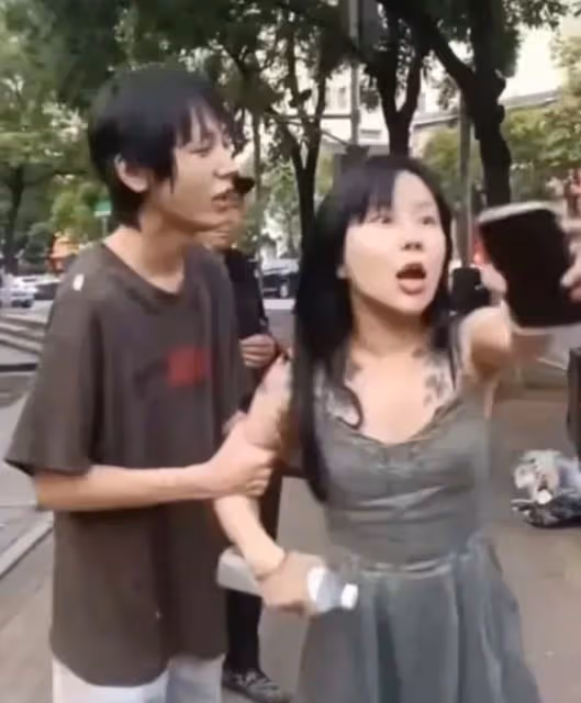 青島奔馳女酒駕出事故!現場無理撒潑,揚言:我懷孕了,誰敢動我