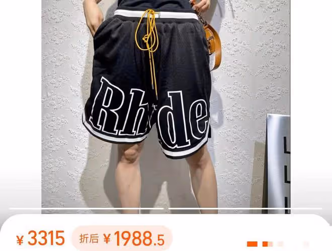 李健一家三口罕露面!初戀老婆背布袋高挑貌美,女兒大長腿吸睛