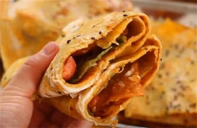 雜糧煎餅果子,教你麵糊和醬料配方,咸香有嚼勁,在家做簡單方便