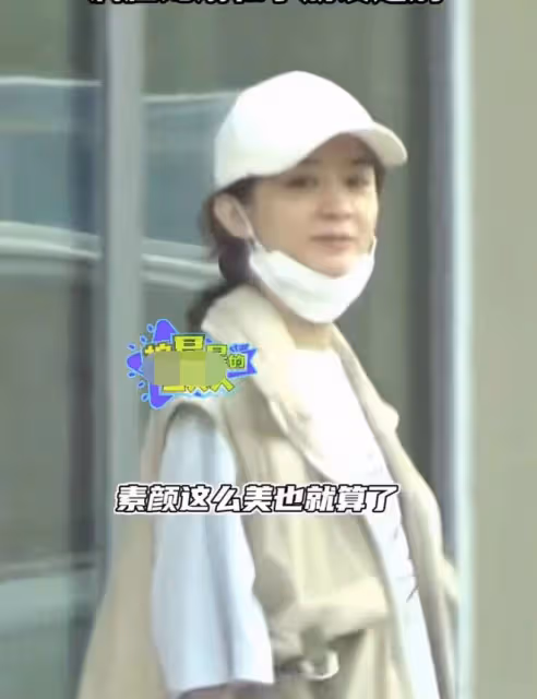 趙麗穎打扮樸素坐大奔,素顏全程用手語溝通,和身旁幼童寵溺互動