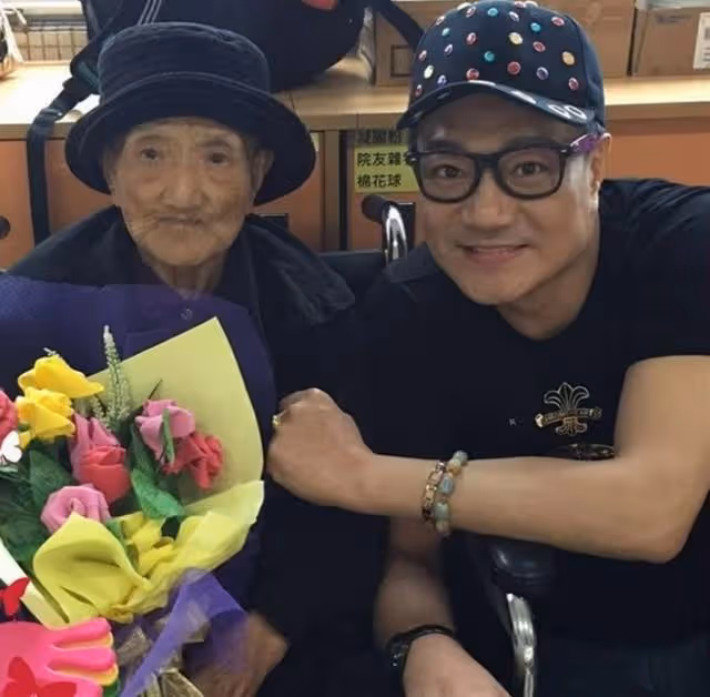 順其自然!65歲TVB男星曝與女友相處像母子,渴望當爸但年紀超齡