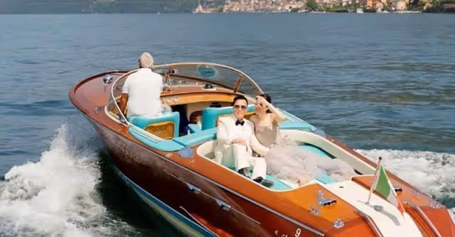 恭喜!香港知名男星花重金補辦浪漫婚禮,與名模妻子結婚20周年