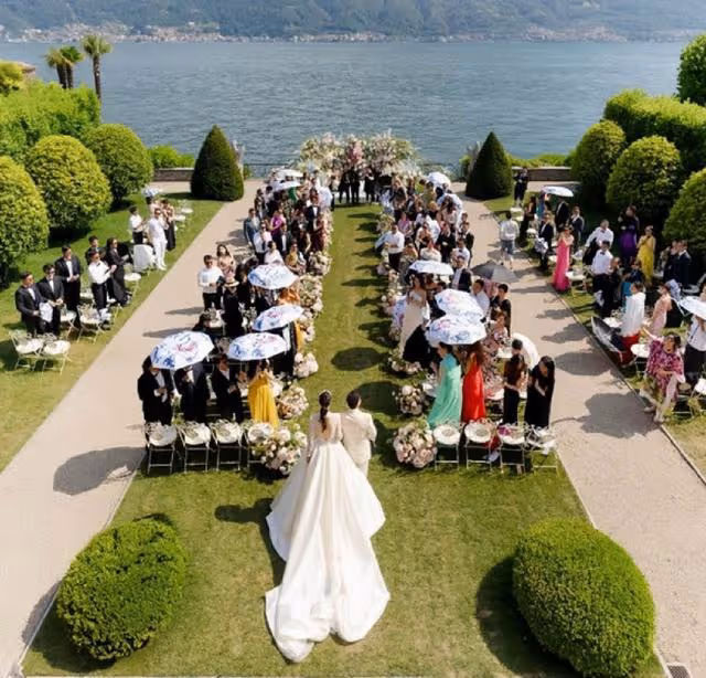 恭喜!香港知名男星花重金補辦浪漫婚禮,與名模妻子結婚20周年