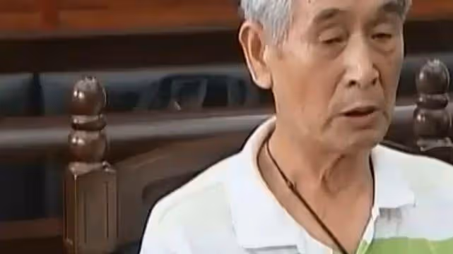 60歲老人因病離世,兒子不聞不問,只想與他的女友爭奪房產