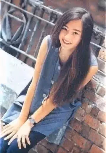 張柏芝曬學生照驚豔眾人, 與關之琳李嘉欣的學生照比毫不遜色