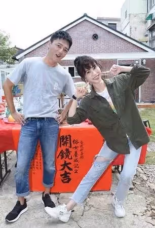 無私手足情!藍葦華10年窮困潦倒「姊姊無償資助」金額上百萬 熬成金鐘視帝「姊姊哽咽到說不出話」