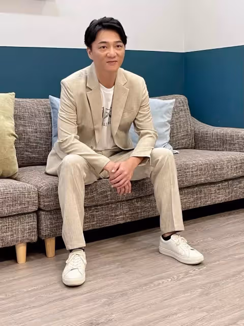 無私手足情！藍葦華10年窮困潦倒「姊姊無償資助」金額上百萬　熬成金鐘視帝「姊姊哽咽到說不出話」