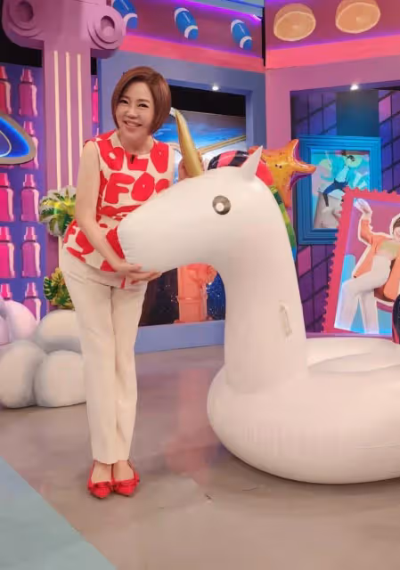 兒1眼近全盲!于美人「參加他名校畢典」落淚見證大驚喜 「全場歡聲雷動」網讚:果然青出於藍
