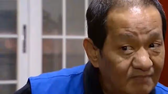 女婿和女兒爭奪父母的財產,拿椅子砸母親,用刀嚇唬父親