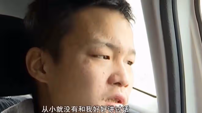 女子帶著兒子流浪17年,被兩任丈夫拋棄後,不願給兒子看病