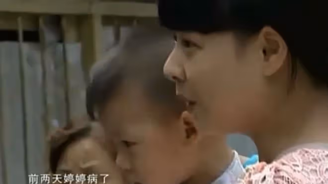 52歲男子頻繁家暴,18歲妻子毆打親生女兒,母親:她是一個可憐人