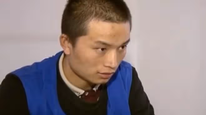 女子打工賺學費,男友在身邊照顧,卻發現她與別人曖昧