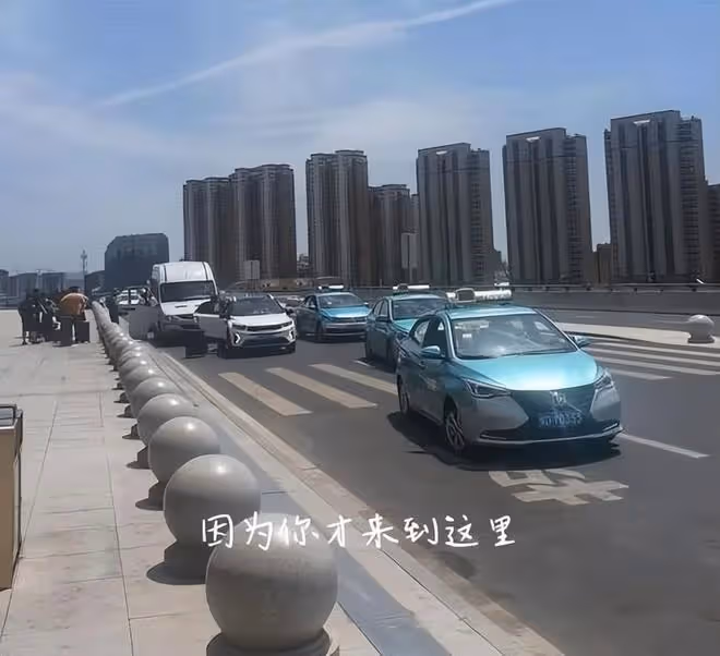於月仙的妹妹開麵館生意好,張學松重回赤峰說媽媽和弟弟都挺好