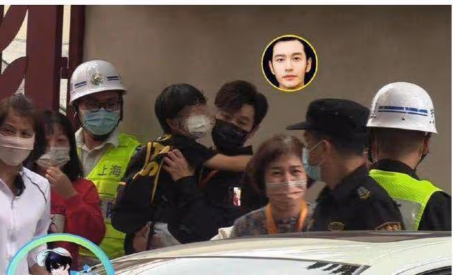 黃曉明帶小海綿現身機場,過度曝光兒子惹爭議,被網友質疑擺拍