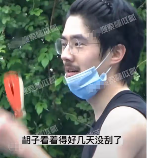 劉昊然打籃球再次被拍,鬍子拉碴模樣頹廢,近照被指像素人