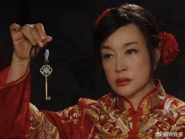 4段婚姻,71歲依舊無兒無女的劉曉慶,最終活成了自己的「女皇」