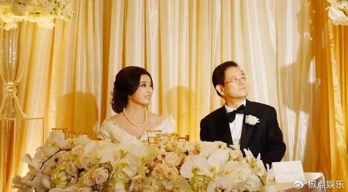 4段婚姻,71歲依舊無兒無女的劉曉慶,最終活成了自己的「女皇」