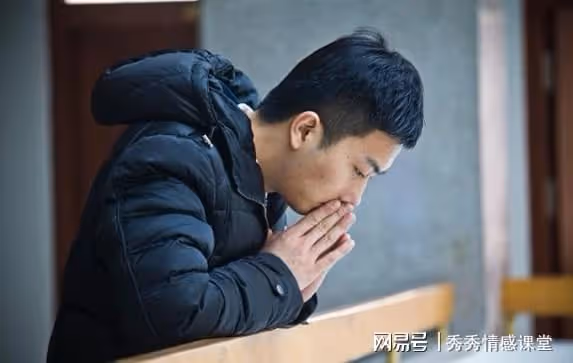 故事:出差回家,被老婆一腳踹下床,影響夫妻感情的不僅只有出軌