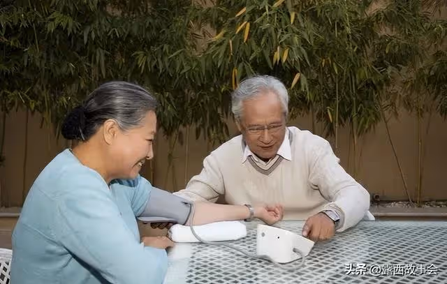 繼子結婚我給26萬,女兒出嫁我送1套房,再婚老伴得知跟我鬧離婚