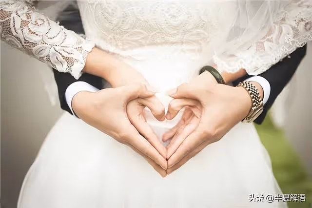 女兒家養老8年,把56萬存款給兒子後,女婿送岳父母回兒子家養病