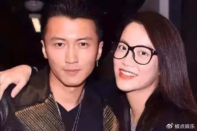 陪伴謝霆鋒28年,39歲未婚先孕生下女兒,謝霆鋒直言養你們一輩子
