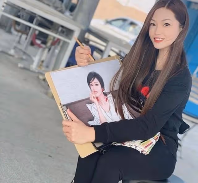 甜蜜!72歲港星攜36歲未婚妻出席活動,當眾放閃直呼對方可愛豬豬