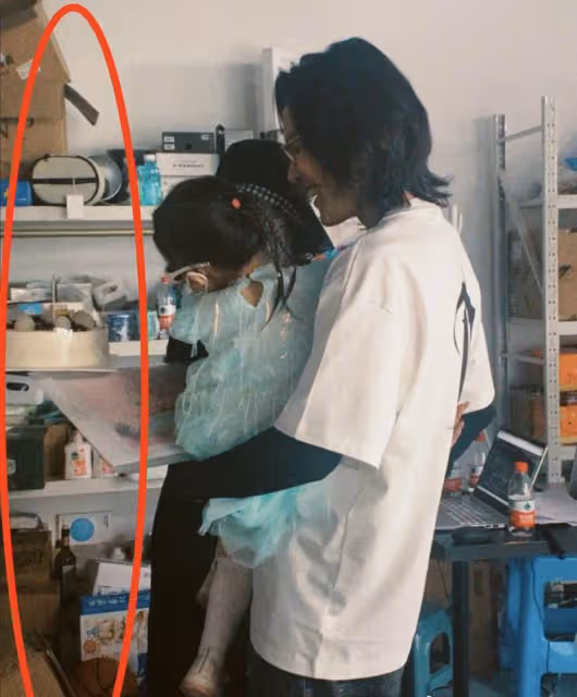 向佐曬全家福，獲郭碧婷和兒女探班驚喜慶生，工作場地亂得像倉庫