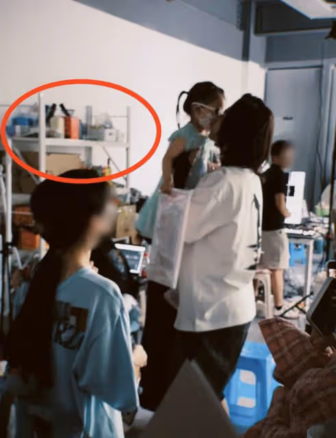向佐曬全家福，獲郭碧婷和兒女探班驚喜慶生，工作場地亂得像倉庫