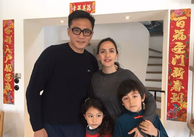劉燁兒子諾一法國街頭宣傳中國文化，自稱中國人，熱情勇敢有禮貌