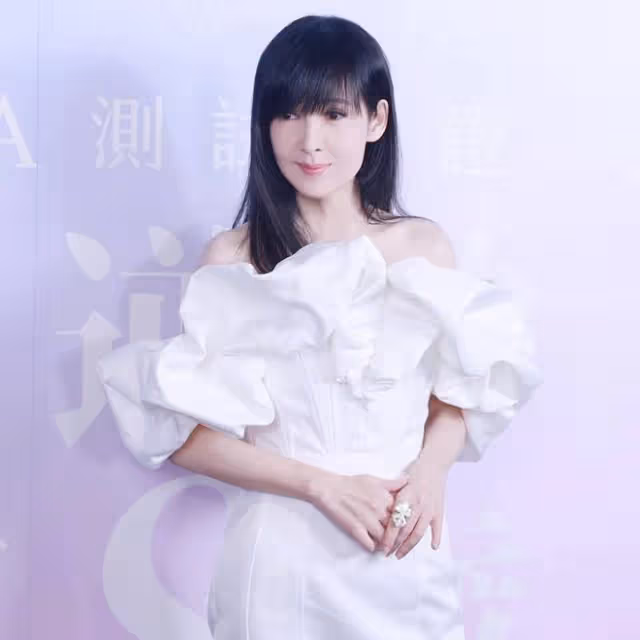 周慧敏分享工作vlog，分享美麗和自信，55歲仍舊熱愛自己的事業