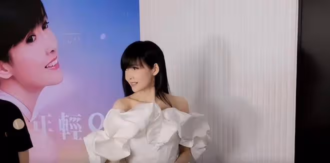 周慧敏分享工作vlog，分享美麗和自信，55歲仍舊熱愛自己的事業