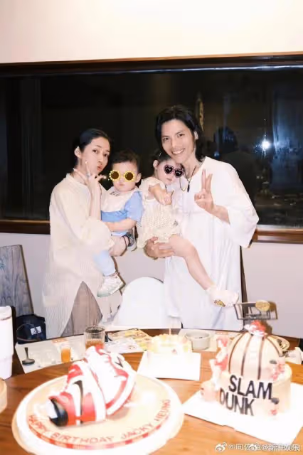 郭碧婷帶兒女為向佐慶生,郭碧婷為老公準備的禮物非常走心