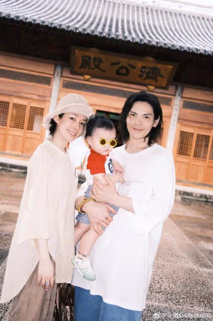 郭碧婷帶兒女為向佐慶生,郭碧婷為老公準備的禮物非常走心