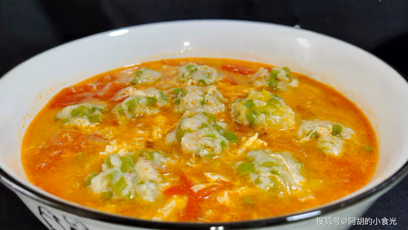 長豆角吃出「農家味」，飯店花錢也吃不到！配西紅柿燒一碗，鮮美、還管飽
