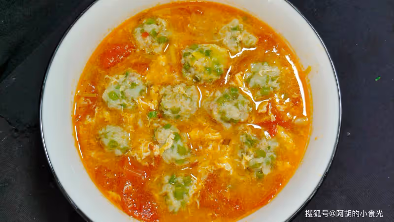 長豆角吃出「農家味」，飯店花錢也吃不到！配西紅柿燒一碗，鮮美、還管飽