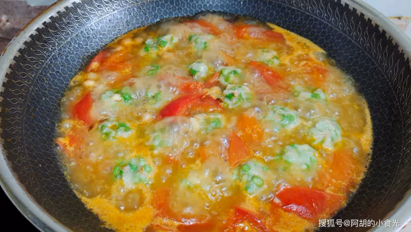 長豆角吃出「農家味」,飯店花錢也吃不到!配西紅柿燒一碗,鮮美、還管飽
