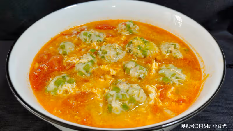 長豆角吃出「農家味」,飯店花錢也吃不到!配西紅柿燒一碗,鮮美、還管飽